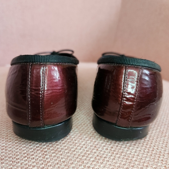 Authentic Chanel Patent Leather Ballet Flats 35 - Picture 5 of 12